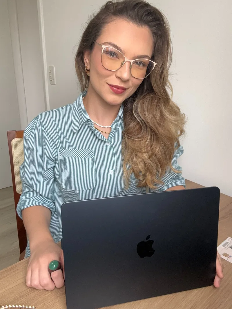 Dra. Isabela Wrubel Cechet, Advogada Especialista em INSS